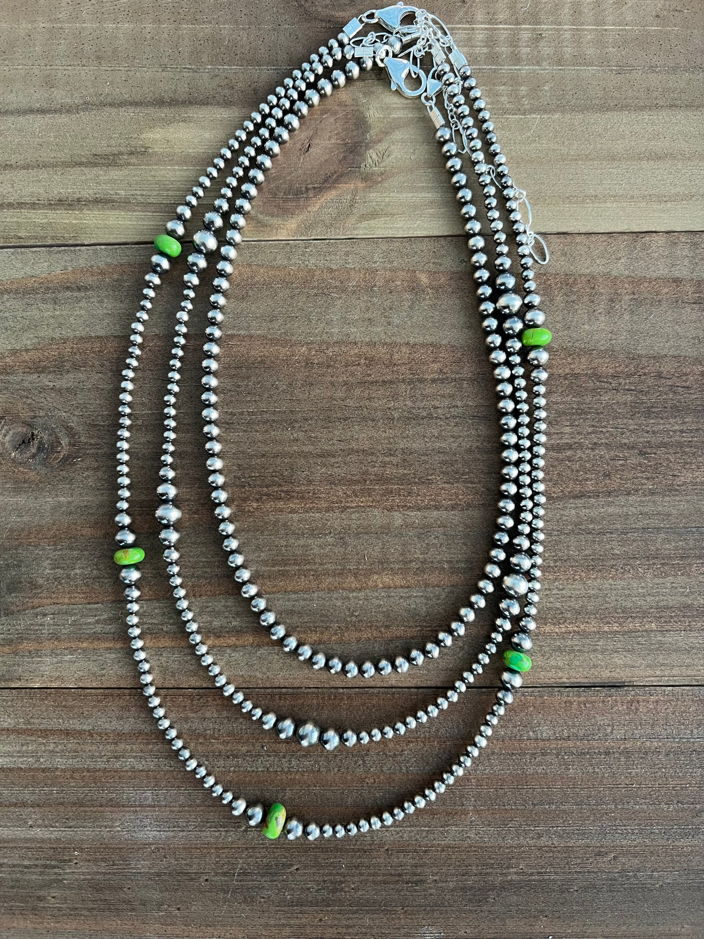 18" Green Mohave Graduated Sterling Silver Necklace